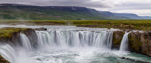 Превью обои водопад, пейзаж, природа, брызги, равнина