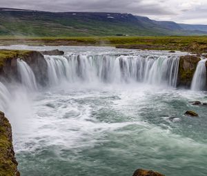 Превью обои водопад, пейзаж, природа, брызги, равнина