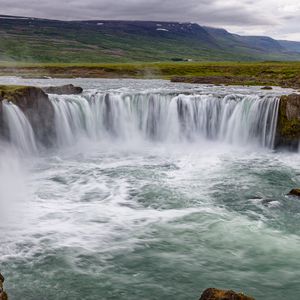 Превью обои водопад, пейзаж, природа, брызги, равнина