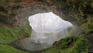 Превью обои водопад, пещера, исландия, мох
