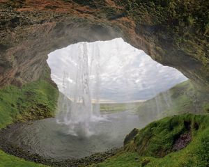 Превью обои водопад, пещера, исландия, мох