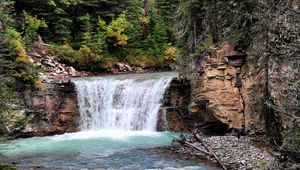 Превью обои водопад, поток, кусты, скалы, деревья