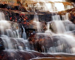 Превью обои водопад, поток, листья, камни, течение, яркие