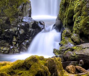 Превью обои водопад, поток, скалы, мох, камни