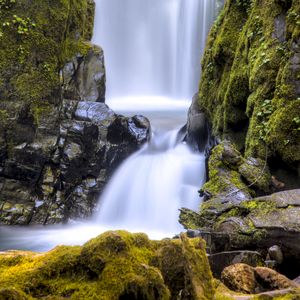 Превью обои водопад, поток, скалы, мох, камни