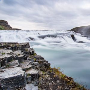 Превью обои водопад, поток, скалы, камни, небо