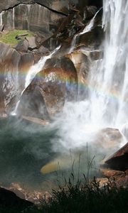 Превью обои водопад, радуга, камни, поток, брызги, свет, ясно