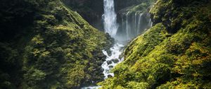 Превью обои водопад, река, горы, кусты, зелень, пейзаж