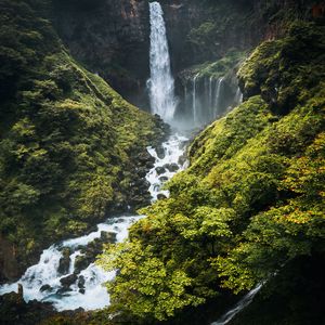 Превью обои водопад, река, горы, кусты, зелень, пейзаж