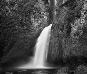 Превью обои водопад, река, камни, скалы, черно-белый