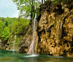 Превью обои водопад, река, течение, трава камни, деревья