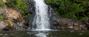 Превью обои водопад, река, вода, мох, зелень