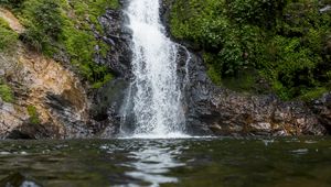 Превью обои водопад, река, вода, мох, зелень