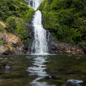 Превью обои водопад, река, вода, мох, зелень