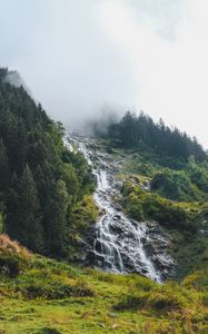 Превью обои водопад, ручей, склон, деревья, облако