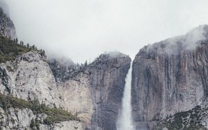 Превью обои водопад, скала, деревья, поток, пейзаж, природа