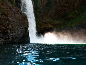 Превью обои водопад, скала, обрыв, каменный, вода, брызги