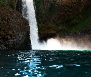 Превью обои водопад, скала, обрыв, каменный, вода, брызги