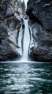 Превью обои водопад, скала, обрыв, вода, лед