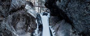 Превью обои водопад, скала, обрыв, вода, лед