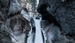 Превью обои водопад, скала, обрыв, вода, лед