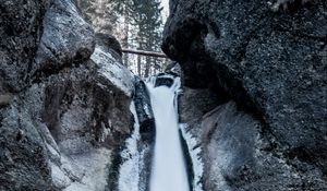 Превью обои водопад, скала, обрыв, вода, лед