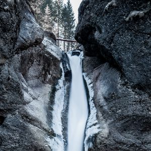 Превью обои водопад, скала, обрыв, вода, лед