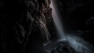 Превью обои водопад, скала, пещера, темный