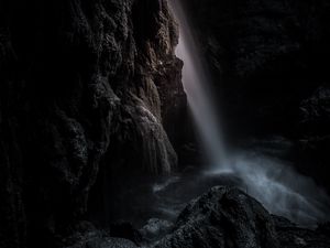 Превью обои водопад, скала, пещера, темный