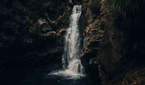 Превью обои водопад, скала, ручей, вода, брызги