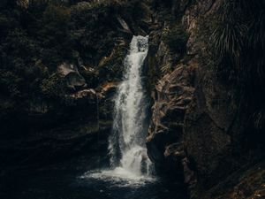 Превью обои водопад, скала, ручей, вода, брызги