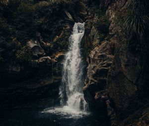 Превью обои водопад, скала, ручей, вода, брызги