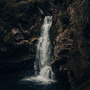 Превью обои водопад, скала, ручей, вода, брызги