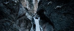Превью обои водопад, скала, вода, лед, снег