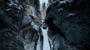 Превью обои водопад, скала, вода, лед, снег