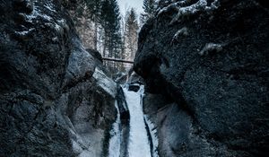 Превью обои водопад, скала, вода, лед, снег