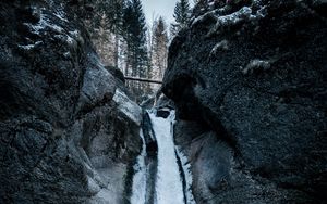 Превью обои водопад, скала, вода, лед, снег