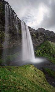 Превью обои водопад, скала, вода, пейзаж, исландия