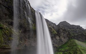 Превью обои водопад, скала, вода, пейзаж, исландия