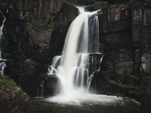 Превью обои водопад, скала, вода, поток, природа, долгая выдержка