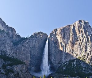 Превью обои водопад, скалы, деревья, трава, солнечный свет