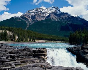 Превью обои водопад, скалы, горы, деревья, течение, лес, канада