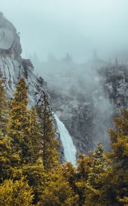 Превью обои водопад, скалы, горы, деревья, пейзаж, туман