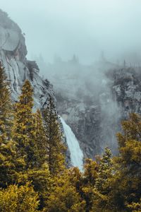 Превью обои водопад, скалы, горы, деревья, пейзаж, туман