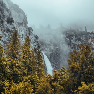 Превью обои водопад, скалы, горы, деревья, пейзаж, туман