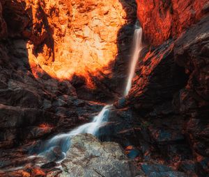 Превью обои водопад, скалы, камни, поток, свет