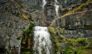 Превью обои водопад, скалы, камни, вода, растения