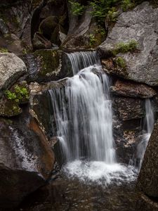 Превью обои водопад, скалы, камни, поток, мох, растения