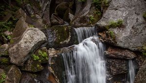 Превью обои водопад, скалы, камни, поток, мох, растения