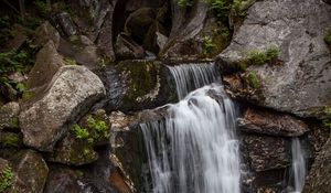 Превью обои водопад, скалы, камни, поток, мох, растения